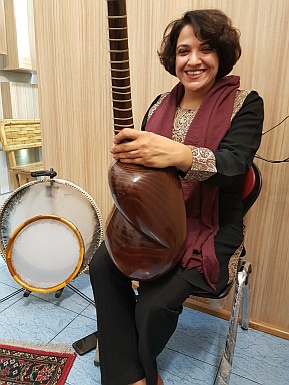 Traditional music with Tar in Iran